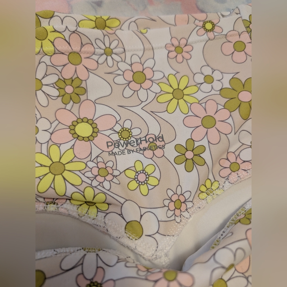 Fabletics Powerhold Retro Floral Activewear Set Sports Bra & Shorts Plus Size 3X - Picture 10 of 13